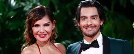 Ivonne Reyes y su hijo Álex Ivonne Reyes y su hijo Álex