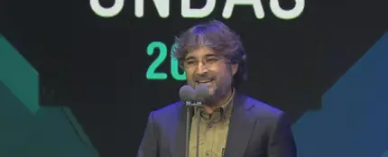 Jordi Évole canta 'Grita' en honor a Pau Donés tras recibir el premio Ondas a mejor documental por 'Eso que tú me das' Jordi Évole canta 'Grita' en honor a Pau Donés tras recibir el premio Ondas a mejor documental por 'Eso que tú me das'