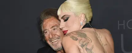 El divertido gesto de Lady Gaga con Al Pacino en la presentación de 'House of Gucci' El divertido gesto de Lady Gaga con Al Pacino en la presentación de 'House of Gucci'
