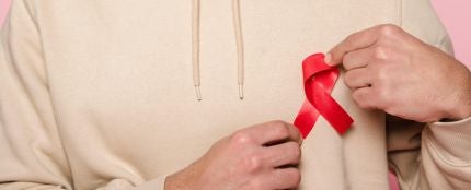 El lazo rojo del SIDA: cuál es su significado y qué simboliza