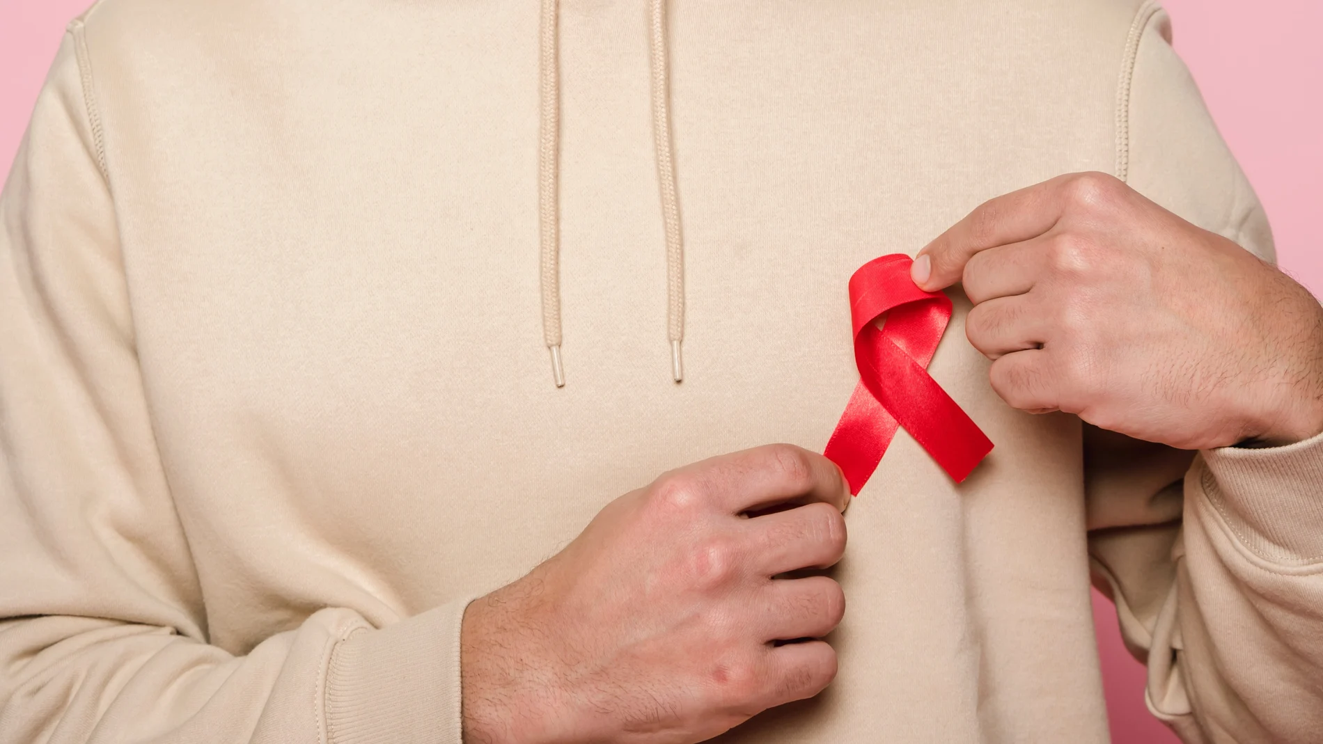 El lazo rojo del SIDA: cuál es su significado y qué simboliza