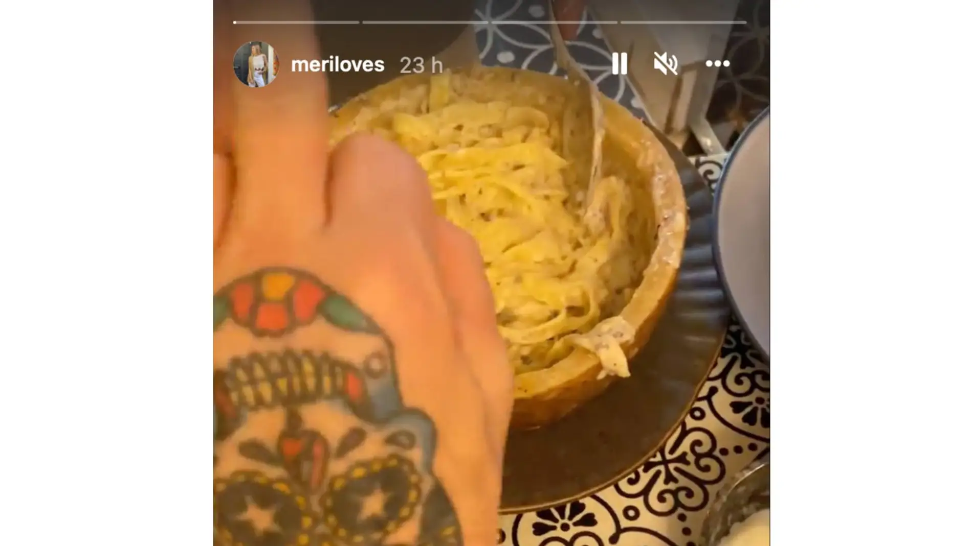 La mano de Dani Martín en el Instagram de Meriloves