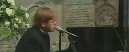 Elton John canta 'Candle in the Wind' en el funeral de Diana de Gales Elton John canta 'Candle in the Wind' en el funeral de Diana de Gales
