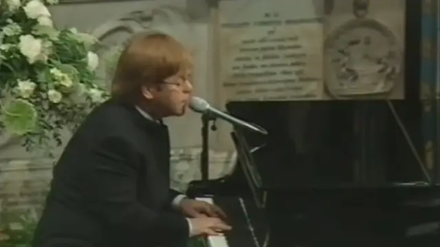 Elton John canta 'Candle in the Wind' en el funeral de Diana de Gales