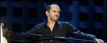Estos son los dos actores darán vida a Miguel Bosé Estos son los dos actores darán vida a Miguel Bosé