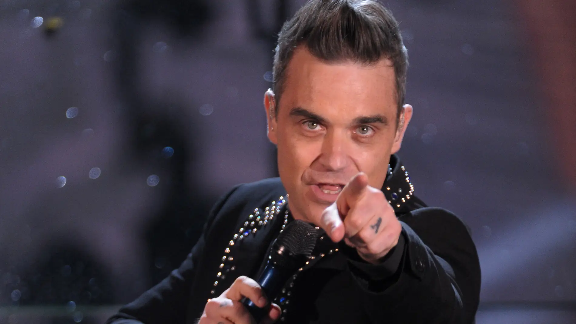 Robbie Williams admite que la calvicie le ha ganado la batalla