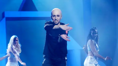 Eva Soriano vive en un mundo ‘Blue (Da Ba Dee)’ como Eiffel 65 Eva Soriano vive en un mundo ‘Blue (Da Ba Dee)’ como Eiffel 65