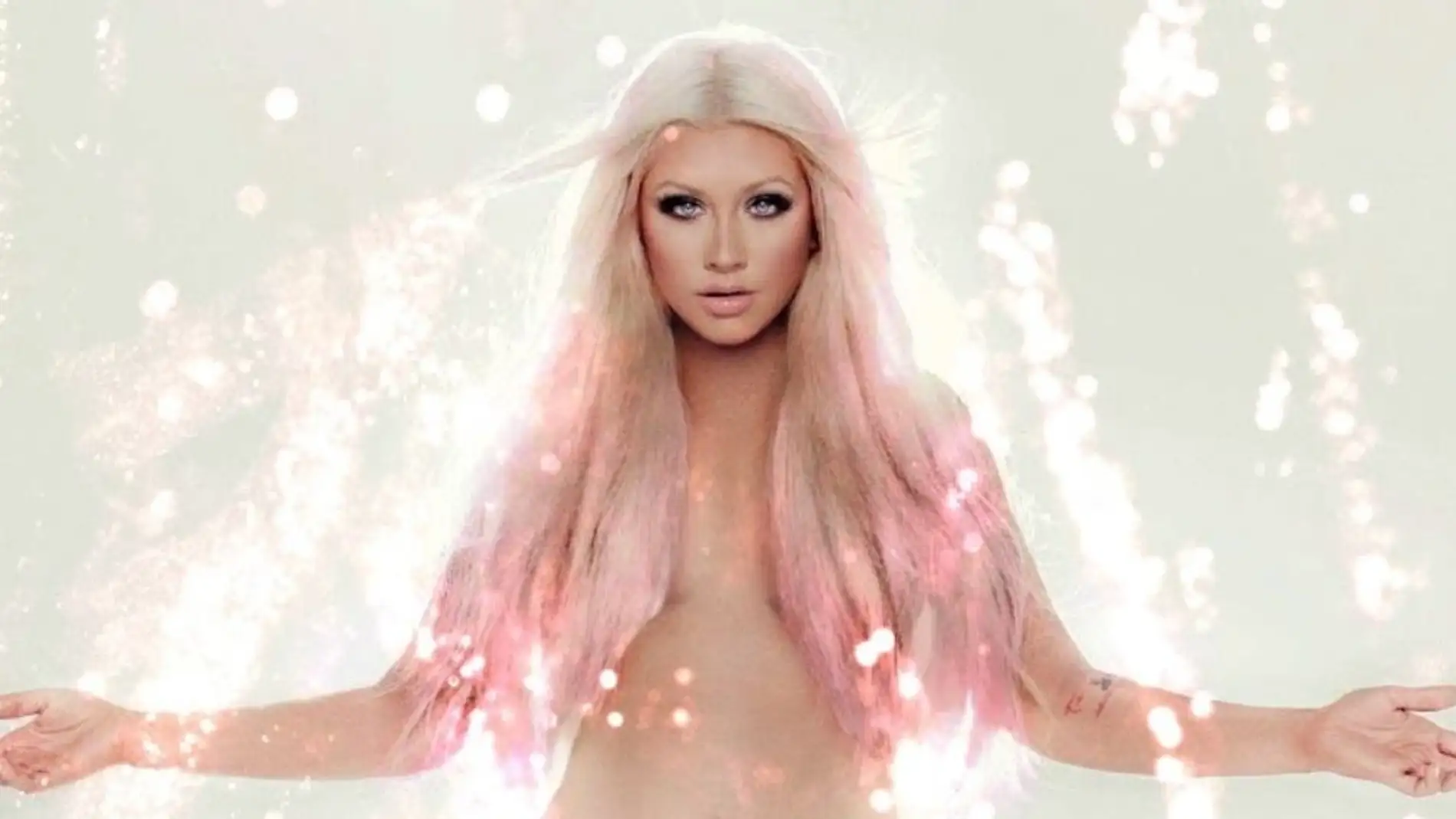 Christina Aguilera se desnuda en 'Lotus'