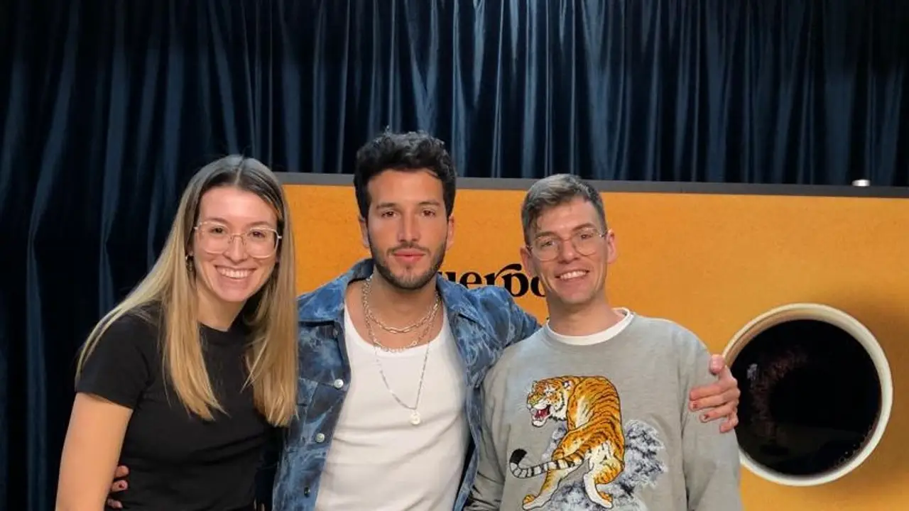 Sebastián Yatra con Eva Soriano e Iggy Rubín Sebastián Yatra con Eva Soriano e Iggy Rubín