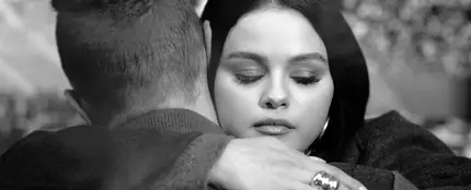 Coldplay y Selena Gomez presentan el videoclip de la canción 'Let Somebody Go' Coldplay y Selena Gomez presentan el videoclip de la canción 'Let Somebody Go'