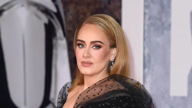 El espectacular ‘pole dance’ de Adele en un club gay que enloquece a los fans