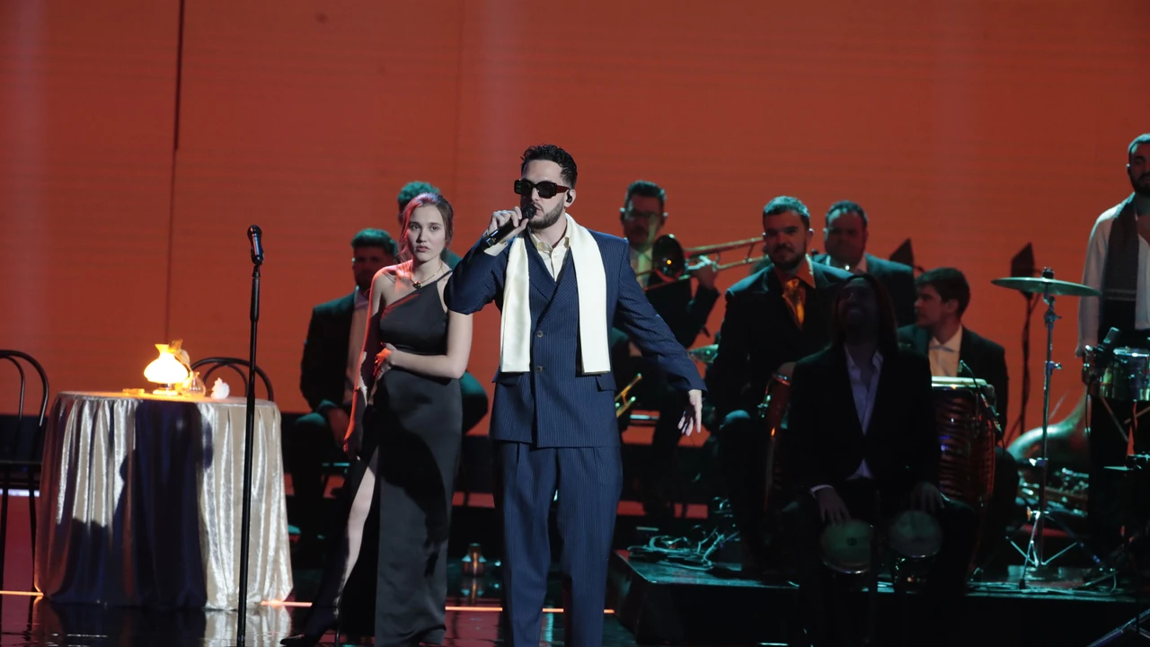 C. tangana y Rita Payés en su actuación en los Goya 2022