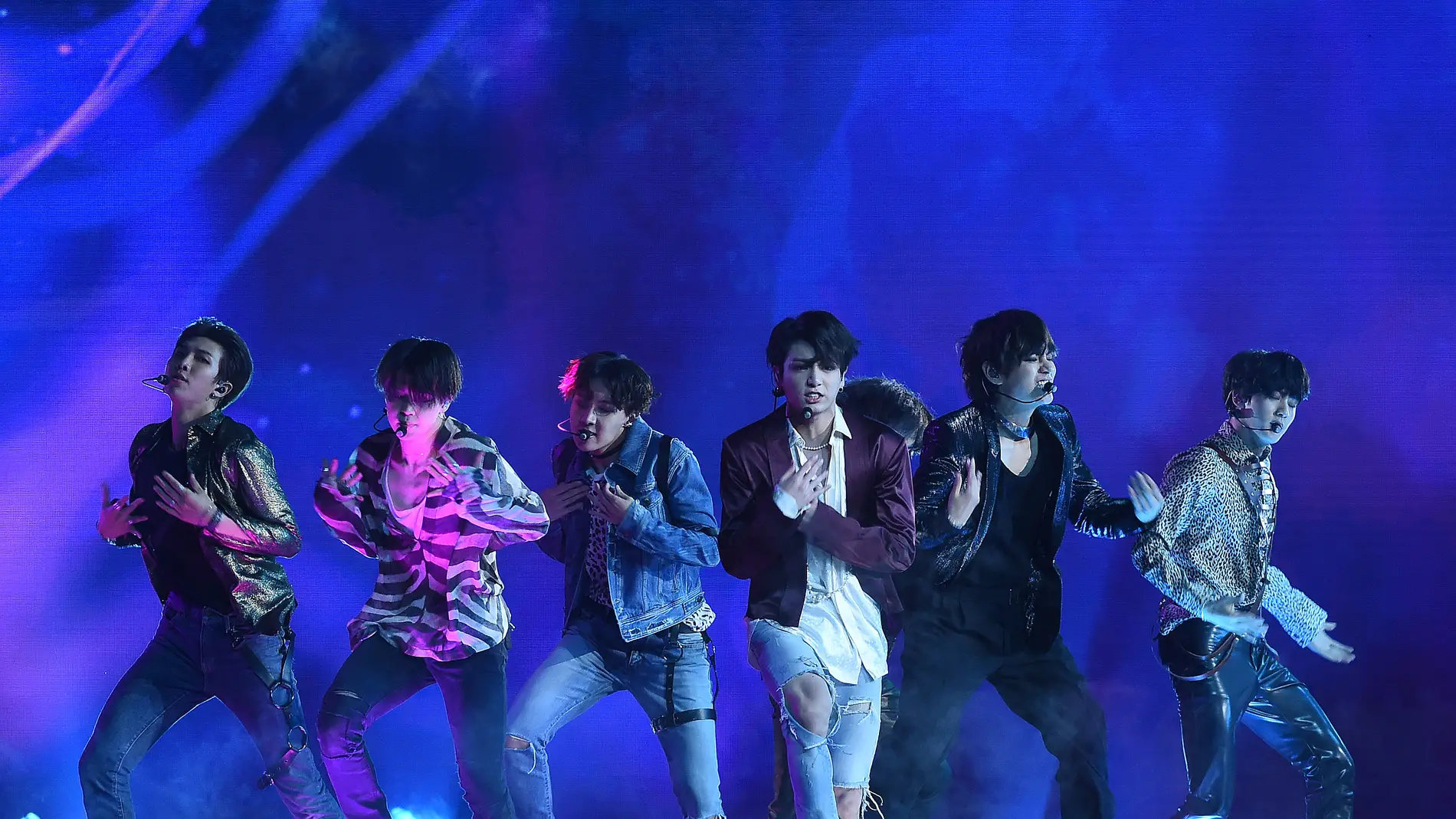 Los chicos de BTS durante una actuación