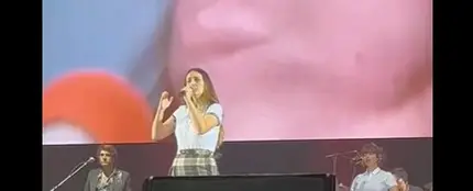 Rigoberta Bandini cantó 'Lo siento mi amor' y 'Ay, mamá' en el concierto homenaje a Rocío Jurado Rigoberta Bandini cantó 'Lo siento mi amor' y 'Ay, mamá' en el concierto homenaje a Rocío Jurado