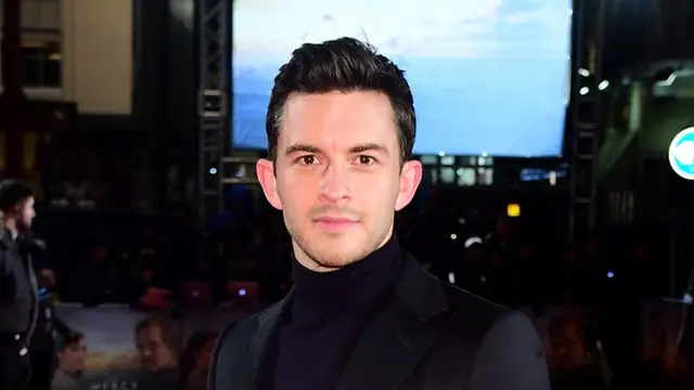 Jonathan Bailey ('Los Bridgerton') ocultó su sexualidad por miedo a comprometer su carrera como actor