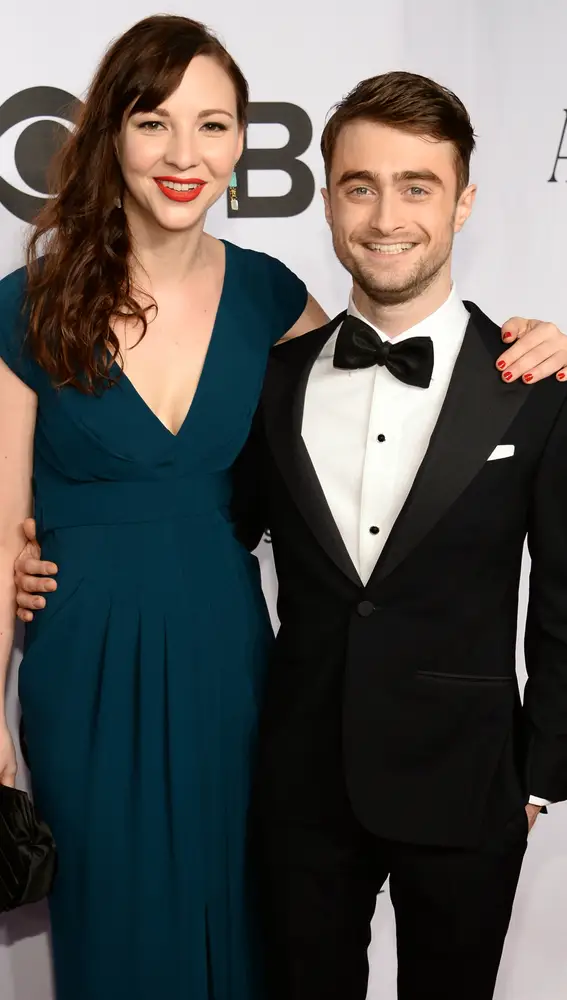 Daniel Radcliffe y Erin Darke en los Premios Tony en 2014