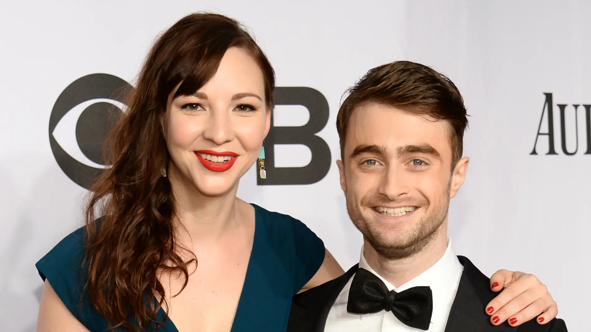 Daniel Radcliffe y Erin Darke en los Premios Tony en 2014