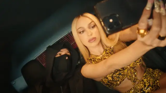 Bad Gyal en el vídeo de 'Flow 200 remix'
