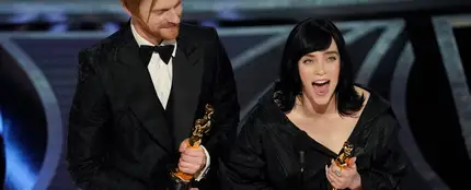 Billie Eilish y Finneas Oconnell, al recoger el Oscar a Mejor canción por 'No time to die' Billie Eilish y Finneas Oconnell, al recoger el Oscar a Mejor canción por 'No time to die'