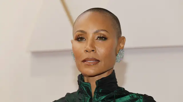 Jada Pinkett-Smith en la alfombra roja de la gala de los Oscar 2022.