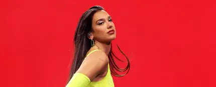 La cantante Dua Lipa durante una actuación La cantante Dua Lipa durante una actuación