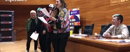Eva Soriano y Varry Brava cantan 'Raffaeva' en el especial 'Cuerpos especiales' de Elche Eva Soriano y Varry Brava cantan 'Raffaeva' en el especial 'Cuerpos especiales' de Elche