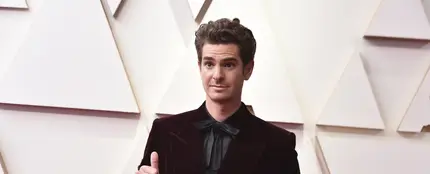 Andrew Garfield durante la alfombra roja de los Premios Oscar 2022 Andrew Garfield durante la alfombra roja de los Premios Oscar 2022