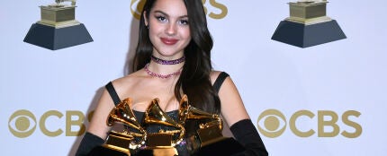 Olivia Rodrigo, con los tres premios Grammy conquistados en la gala de 2022