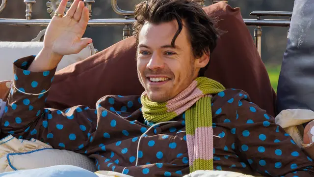 Harry Styles, en la grabación de un videoclip frente a Buckhuckingham Palace