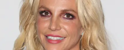 Britney Spears es asistida por la policía tras quedarse tirada en una de las carreteras más concurridas de Los Ángeles Britney Spears es asistida por la policía tras quedarse tirada en una de las carreteras más concurridas de Los Ángeles