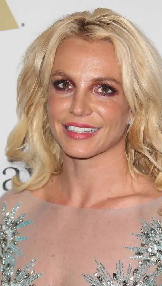 Britney Spears es asistida por la policía tras quedarse tirada en una de las carreteras más concurridas de Los Ángeles Britney Spears es asistida por la policía tras quedarse tirada en una de las carreteras más concurridas de Los Ángeles