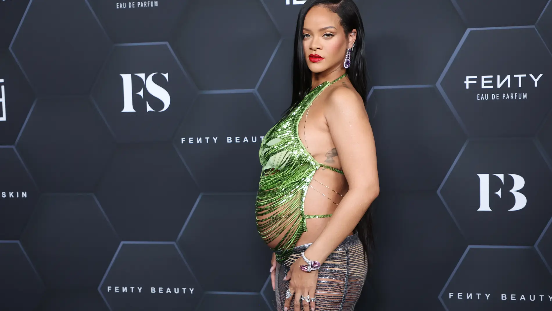 Rihanna explica por qué no quiere llevar ropa de embarazada Rihanna explica por qué no quiere llevar ropa de embarazada