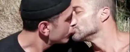 Ricky Martin y su marido, el pintor Jwan Yosef, en el videoclip de Residente. Ricky Martin y su marido, el pintor Jwan Yosef, en el videoclip de Residente.