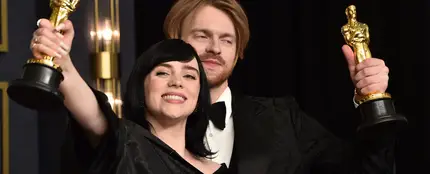 Billie Eilish y Finneas con el Oscar a Mejor canción por 'No time to die' Billie Eilish y Finneas con el Oscar a Mejor canción por 'No time to die'