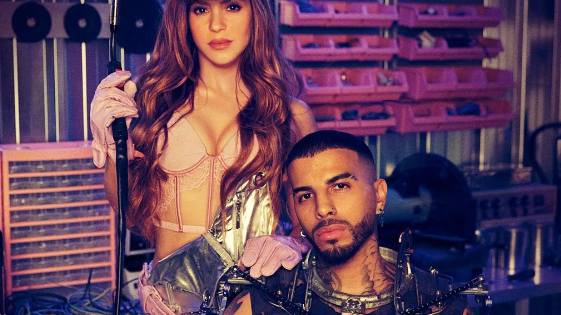 Shakira y Rauw Alejandro, en la imagen promocional de 'Te felicito'