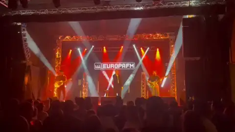 Miss Caffeina canta 'Por si' en el showcase de Barcelona Miss Caffeina canta 'Por si' en el showcase de Barcelona