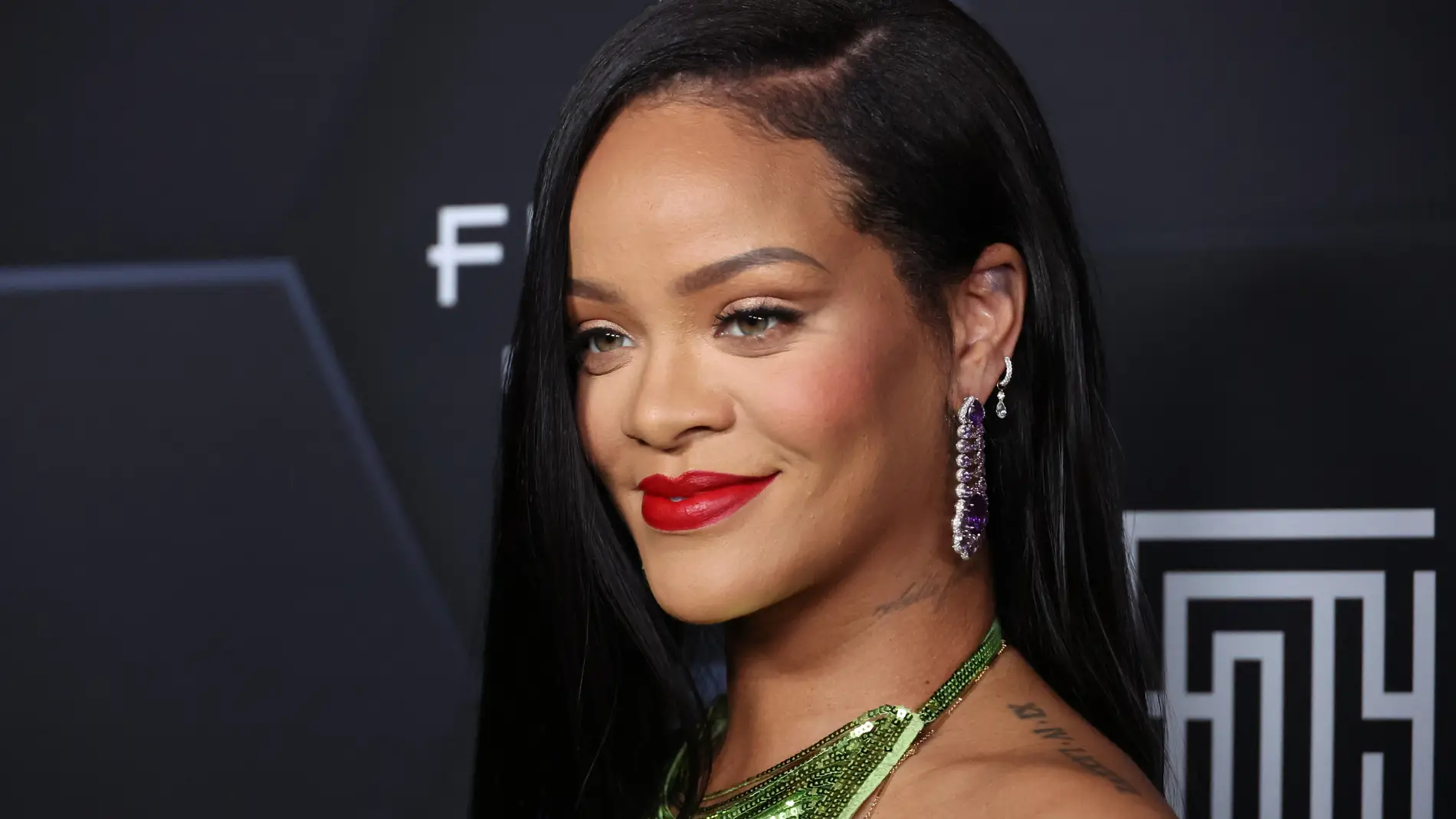 Rihanna sí ha estado presente en la gala MET de una forma muy especial