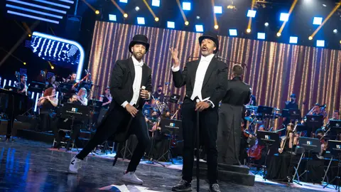 Juan del Val y Roberto Leal desatan las risas con su versión de ‘El jovencito Frankenstein’ en ‘El Desafío’ Juan del Val y Roberto Leal desatan las risas con su versión de ‘El jovencito Frankenstein’ en ‘El Desafío’