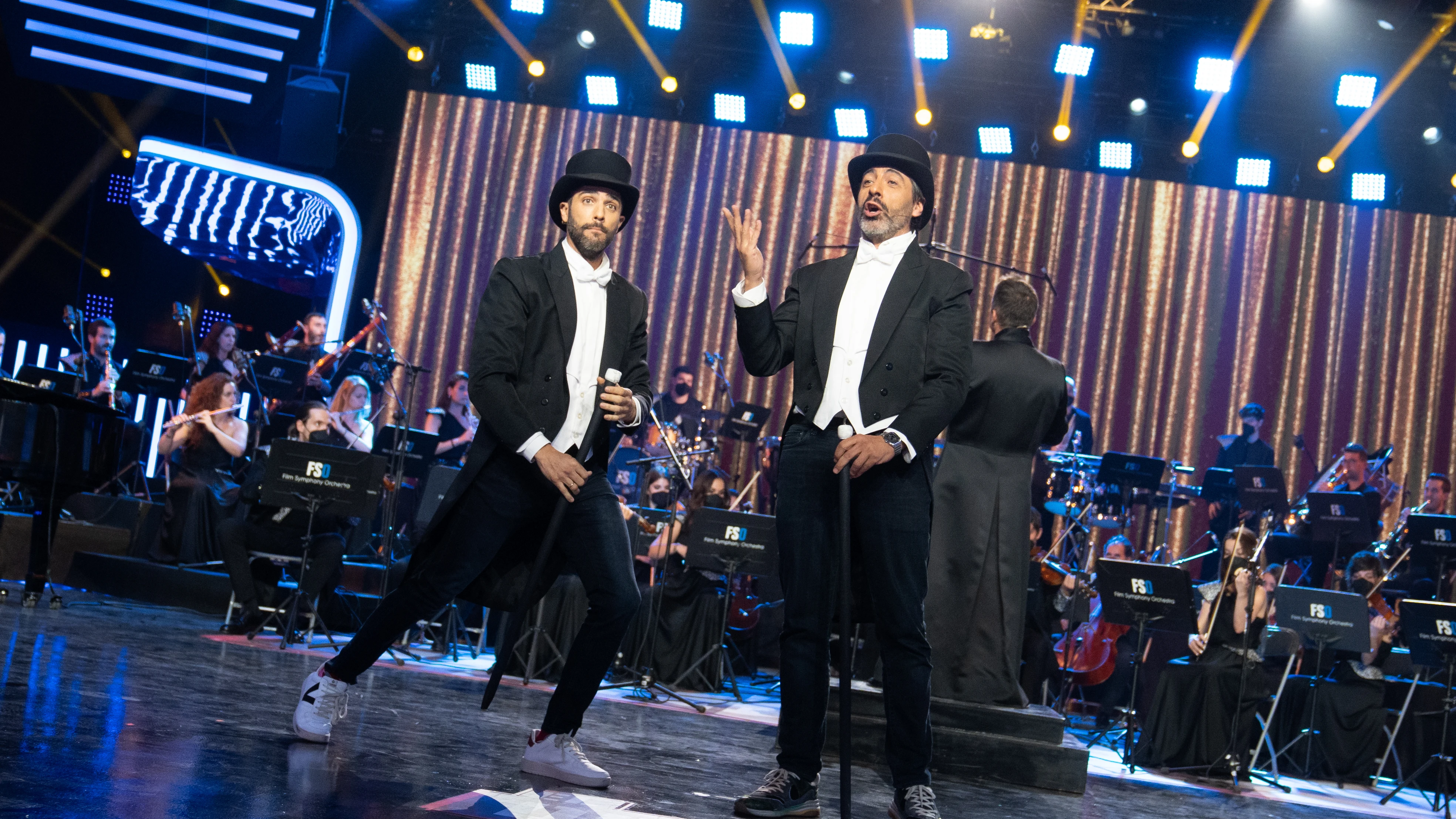 Juan del Val y Roberto Leal desatan las risas con su versión de ‘El jovencito Frankenstein’ en ‘El Desafío’ Juan del Val y Roberto Leal desatan las risas con su versión de ‘El jovencito Frankenstein’ en ‘El Desafío’