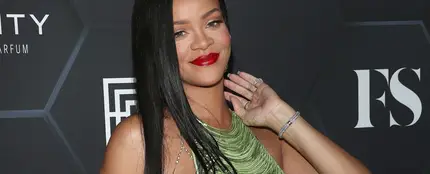 Rihanna lleva su marca 'Fenty Beauty' y 'Fenty Skin' a África Rihanna lleva su marca 'Fenty Beauty' y 'Fenty Skin' a África