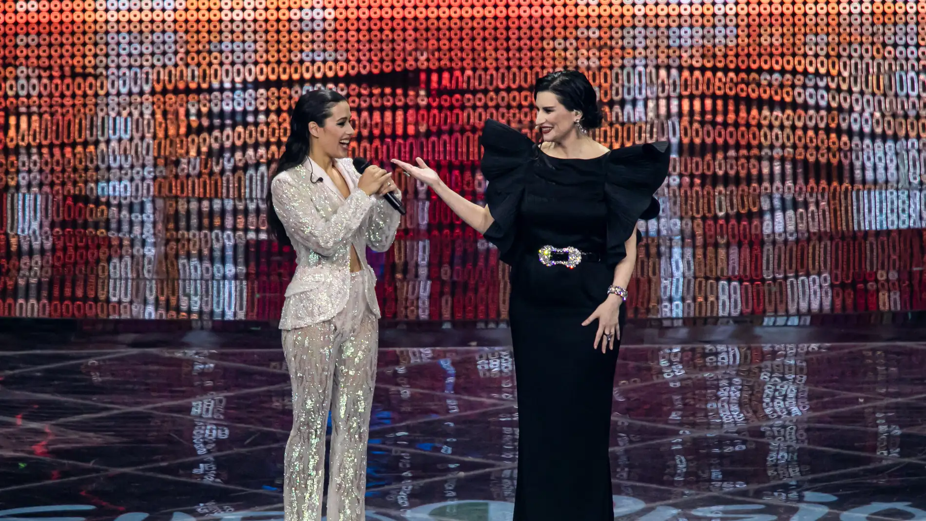 Chanel y Laura Pausini, en la segunda semifinal de Eurovisión 2022 Chanel y Laura Pausini, en la segunda semifinal de Eurovisión 2022