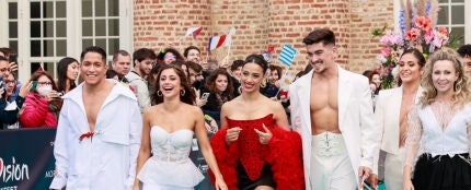 Chanel y sus bailarines, en la alfombra turquesa de Eurovisión 2022