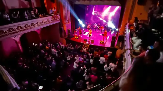 La Pegatina en su showcase en Haro con Europa FM