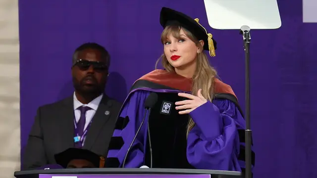 Con toga y birrete: así ha recibido Taylor Swift su Doctorado en Bellas Artes de la Universidad de Nueva York