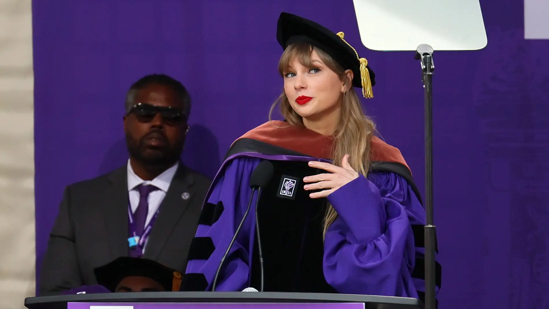 Con toga y birrete: así ha recibido Taylor Swift su Doctorado en Bellas  Artes de la Universidad de Nueva York | Europa FM