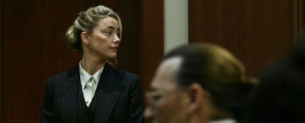 Amber Heard y Johnny Depp durante su juicio