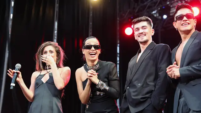 Chanel y sus bailarines en la Plaza Mayor