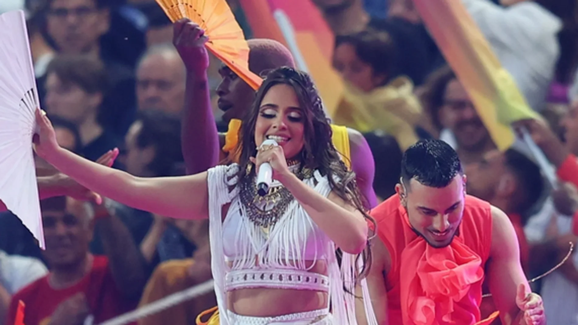 Camila Cabello reacciona a los abucheos de los aficionados 