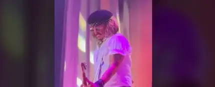 Johnny Depp actúa por sorpresa en el concierto de Jeff Beck Johnny Depp actúa por sorpresa en el concierto de Jeff Beck