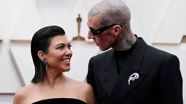 Kourtney Kardashian y Travis Baker, en los Oscar 2022